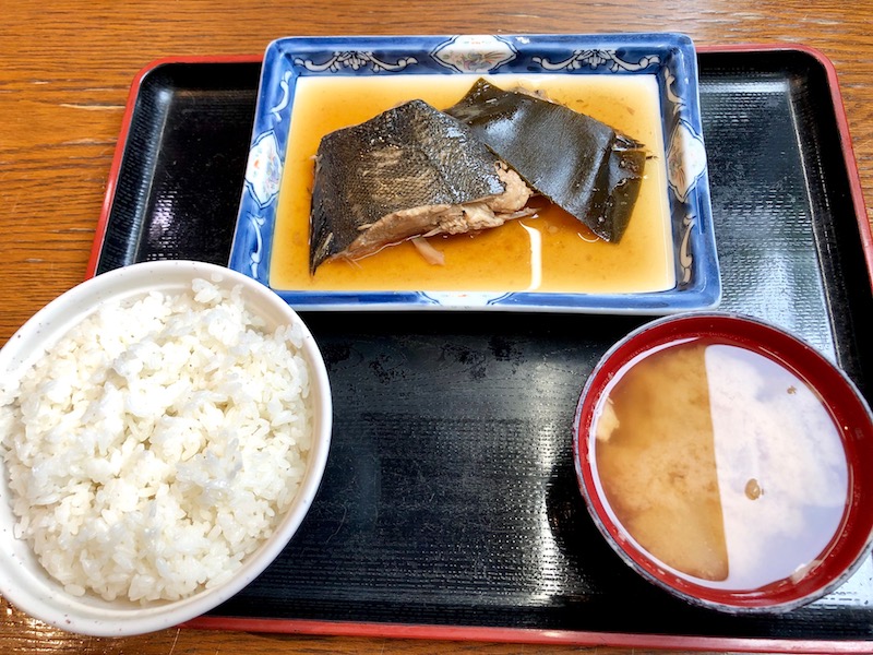 黒カレイの煮魚定食